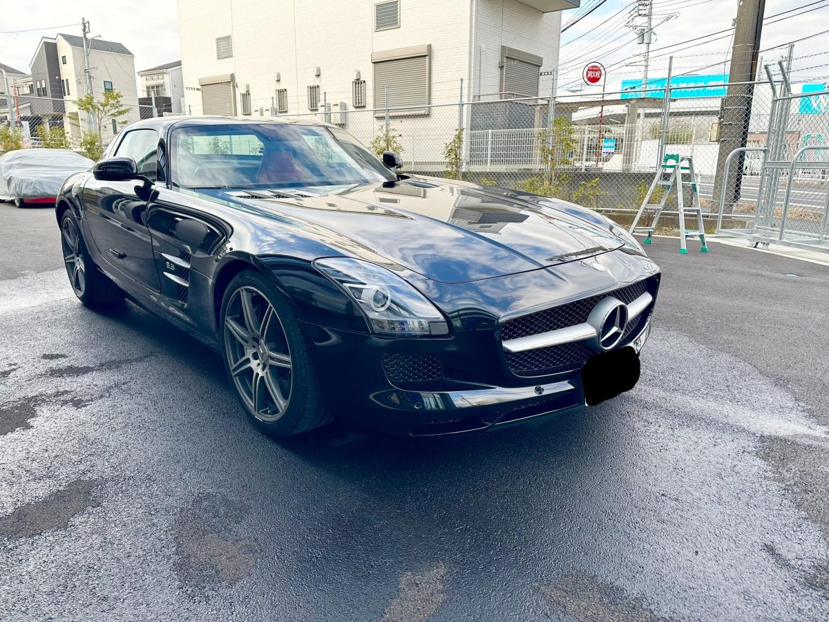 2010 Mercedes Benz SLS AMG — Photo 4 / 25