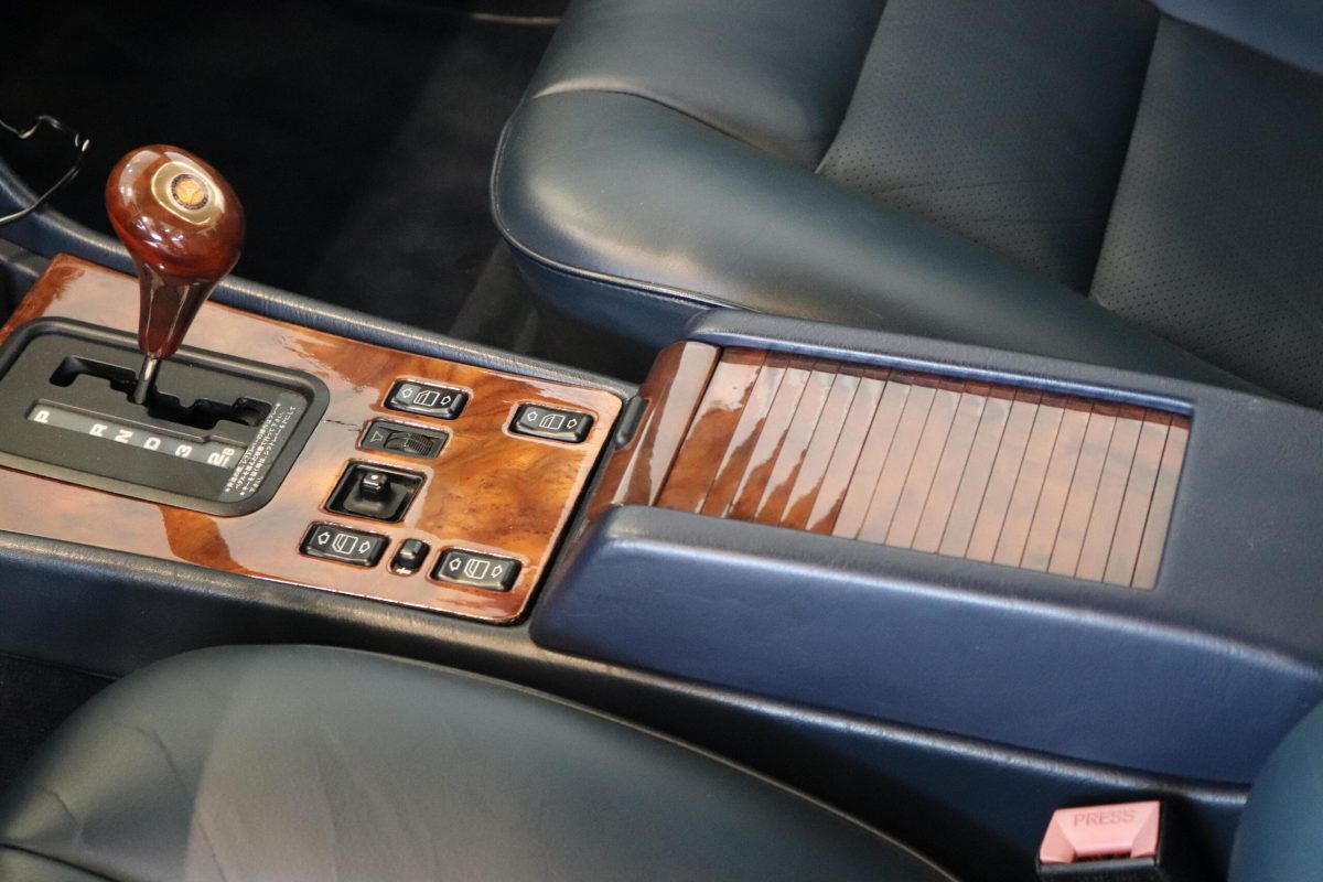 1990 Mercedes Benz 560SEC — Photo 17 / 22