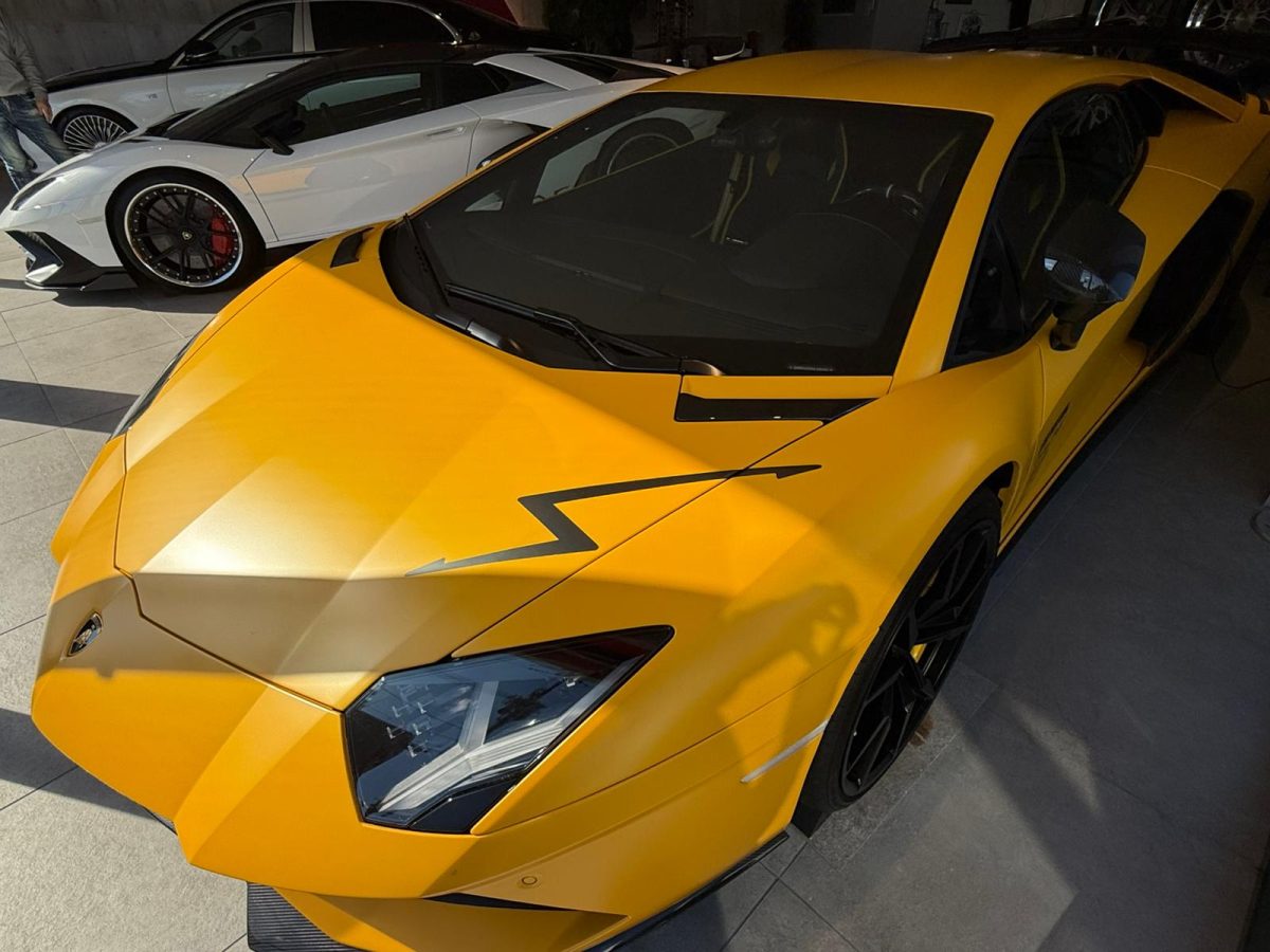 2017 Lamborghini Aventador S — Photo 2 / 10