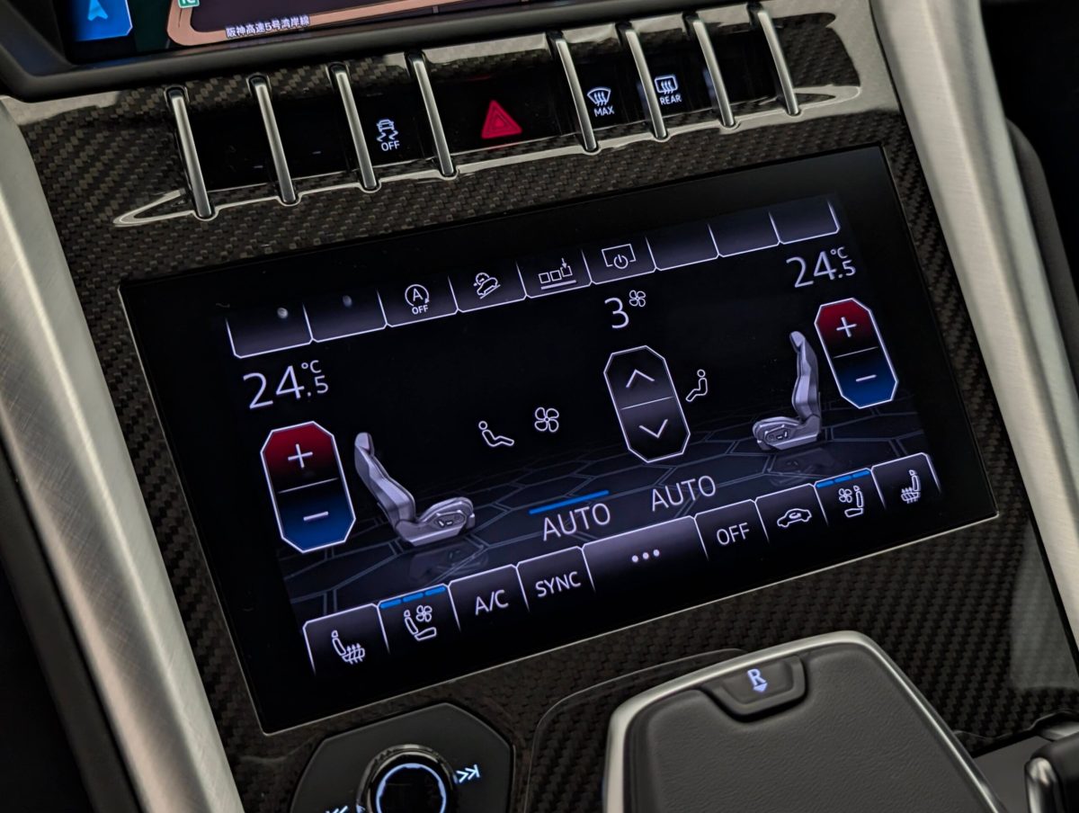 2019 Lamborghini Urus — Photo 12 / 21