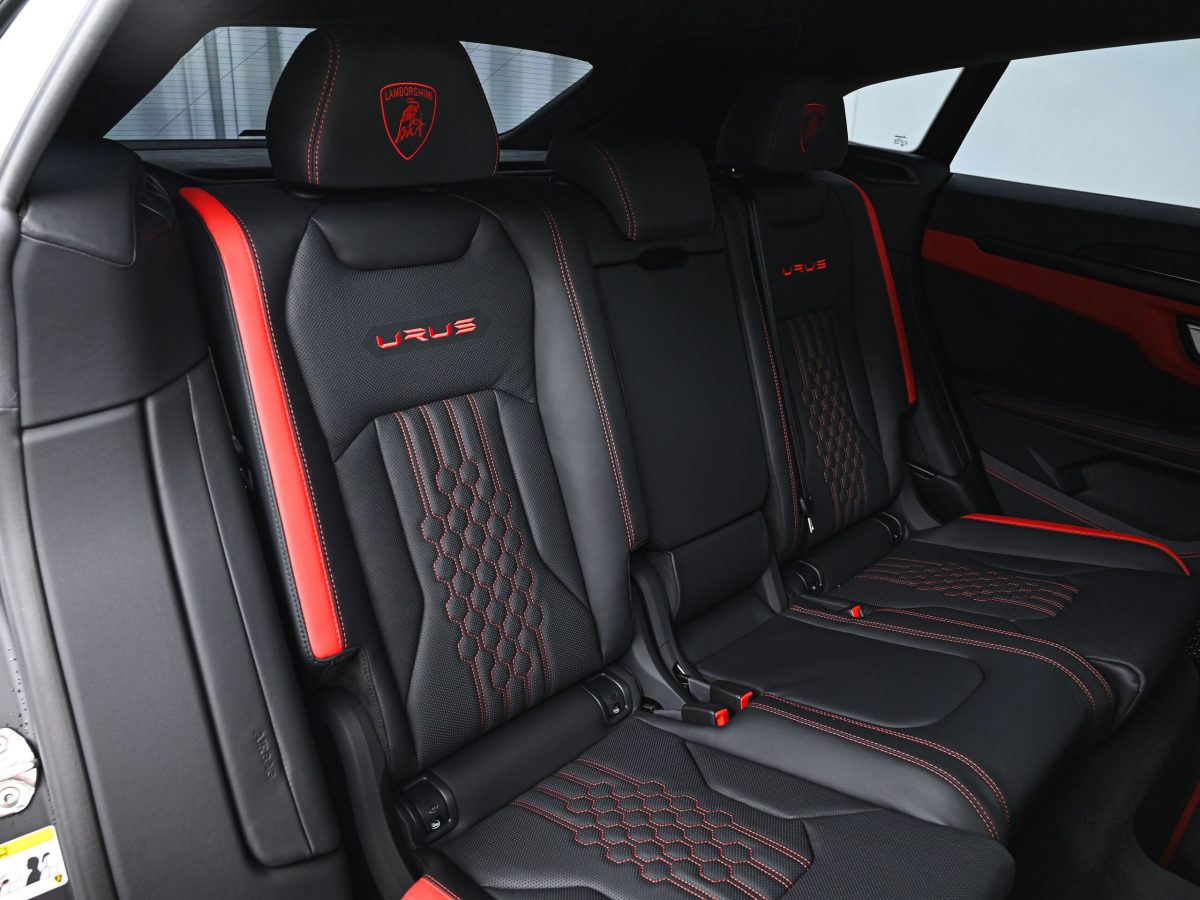 2025 Lamborghini Urus S — Photo 20 / 25