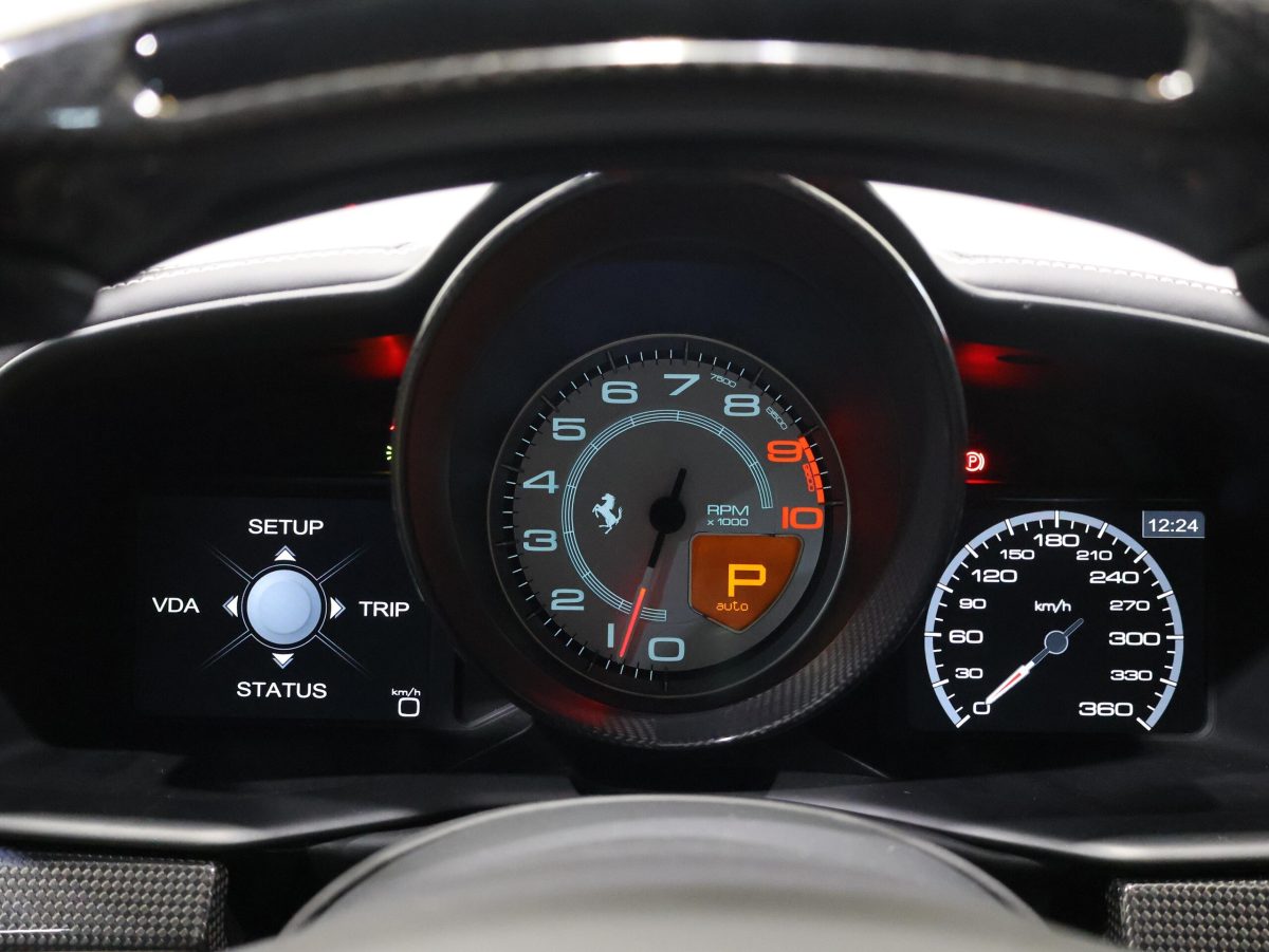 2013 Ferrari 458 Italia F1 DCT — Photo 24 / 32