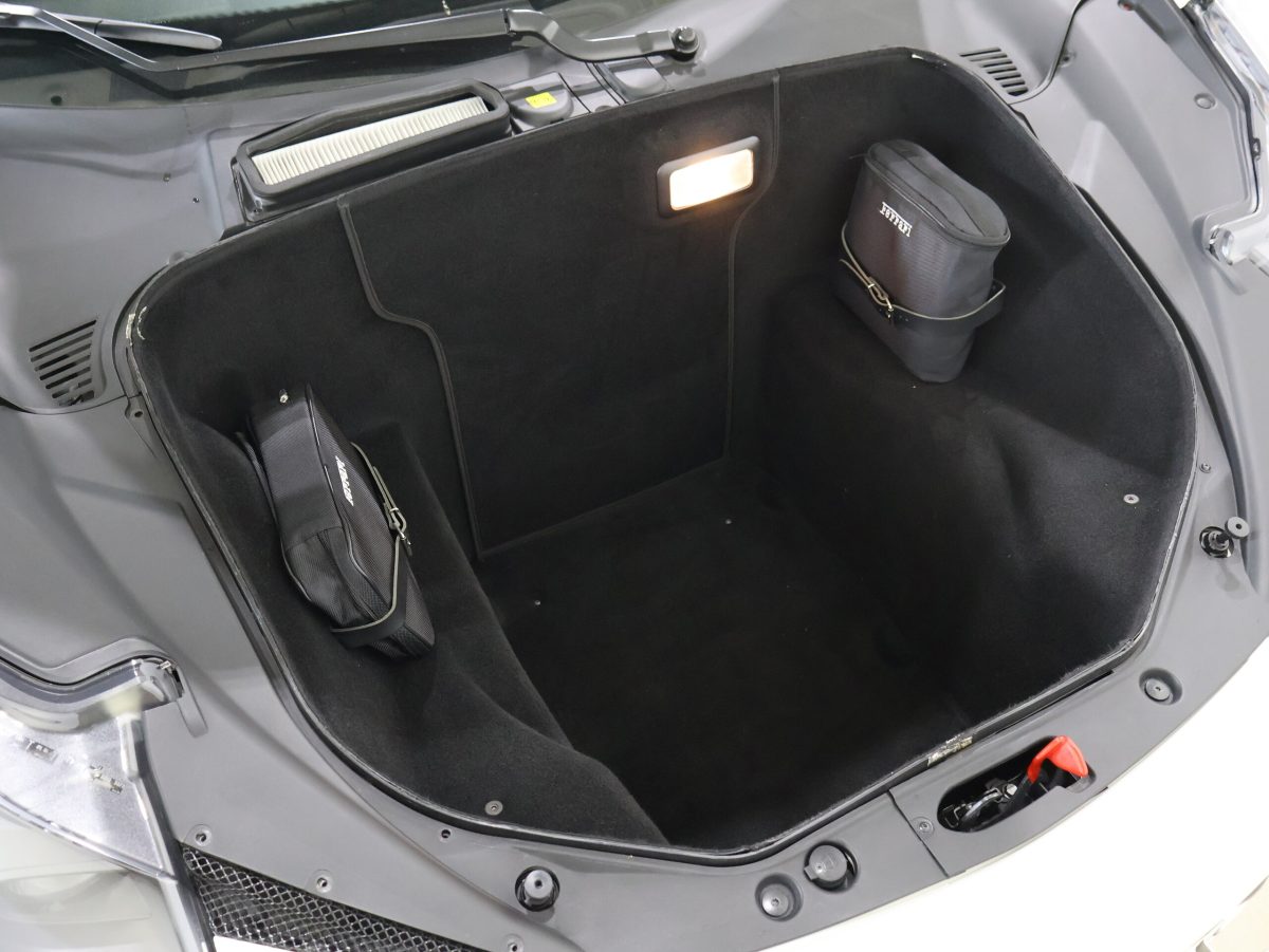 2013 Ferrari 458 Italia F1 DCT — Photo 20 / 32