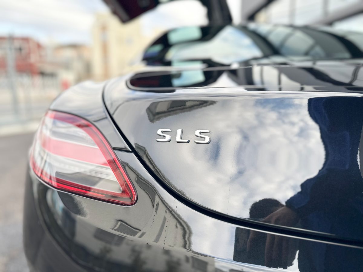 2010 Mercedes Benz SLS AMG — Photo 23 / 25
