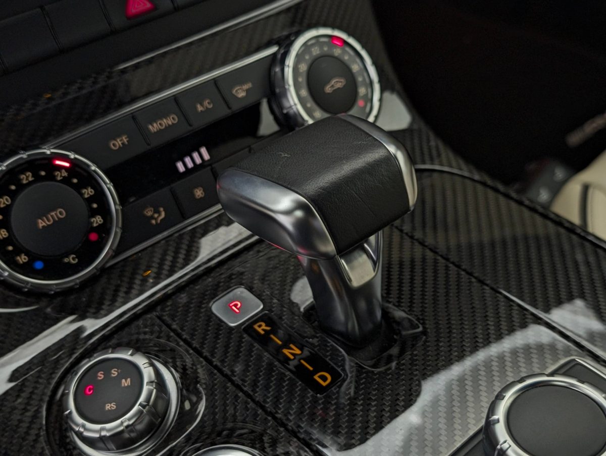 2010 Mercedes Benz SLS AMG — Photo 14 / 19