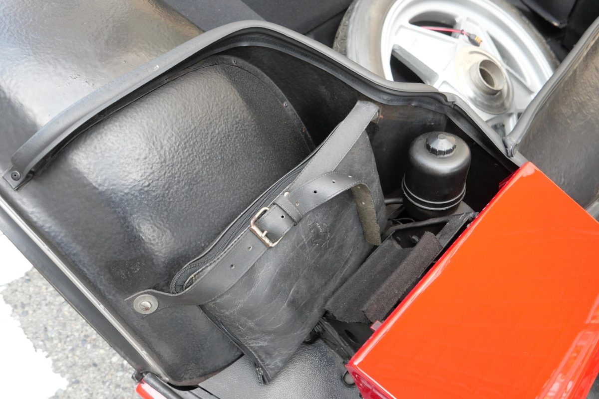 1983 Ferrari 512 BBi — Photo 32 / 39