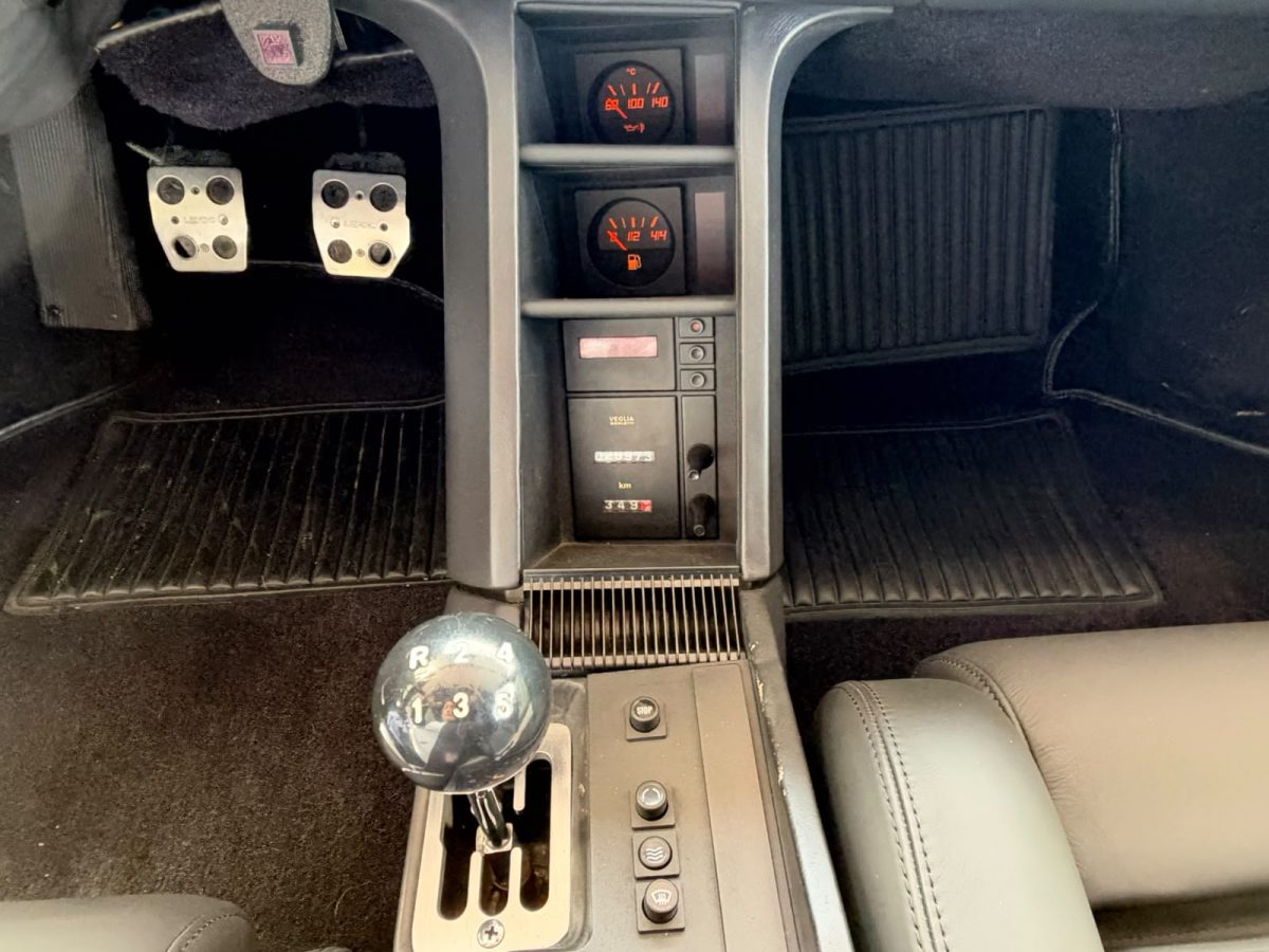 1988 Ferrari Testarossa — Photo 9 / 19