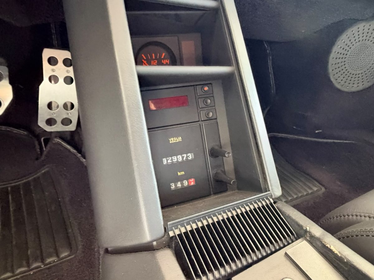 1988 Ferrari Testarossa — Photo 13 / 19