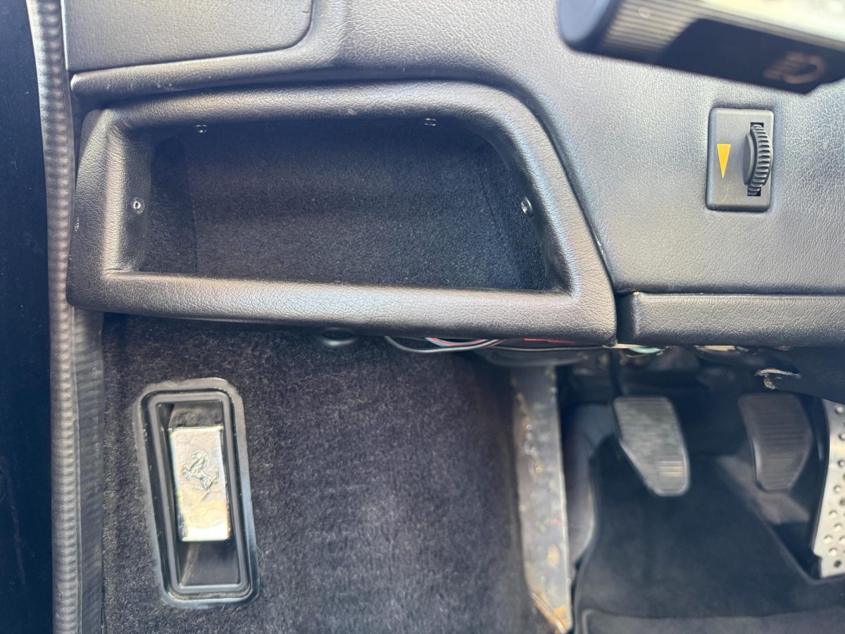 1990 Ferrari 328GTS — Photo 14 / 66