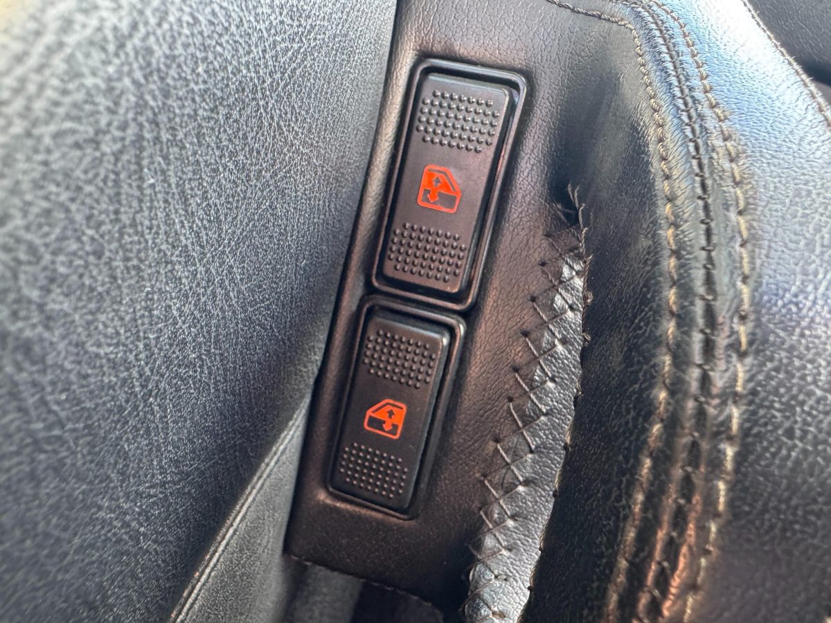 1990 Ferrari 328GTS — Photo 18 / 66