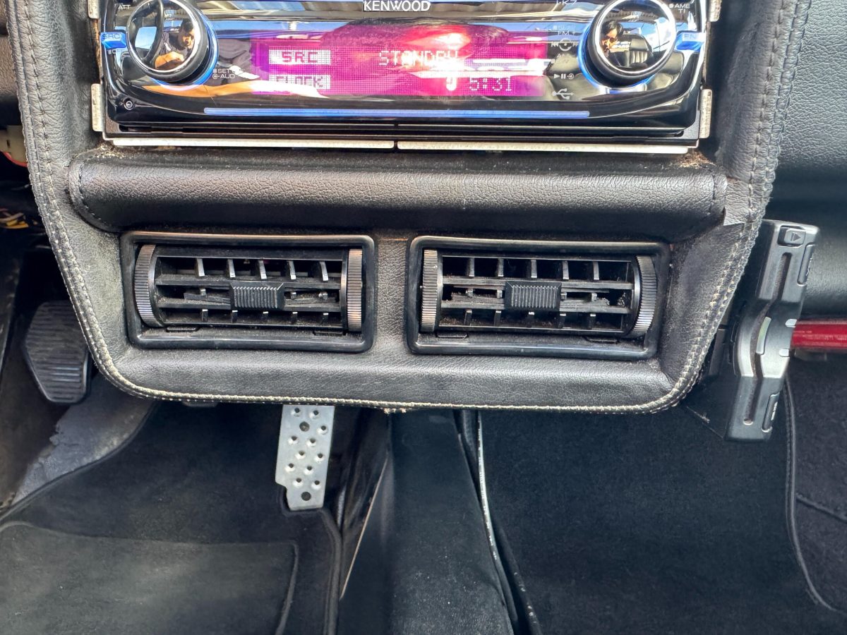 1990 Ferrari 328GTS — Photo 22 / 66