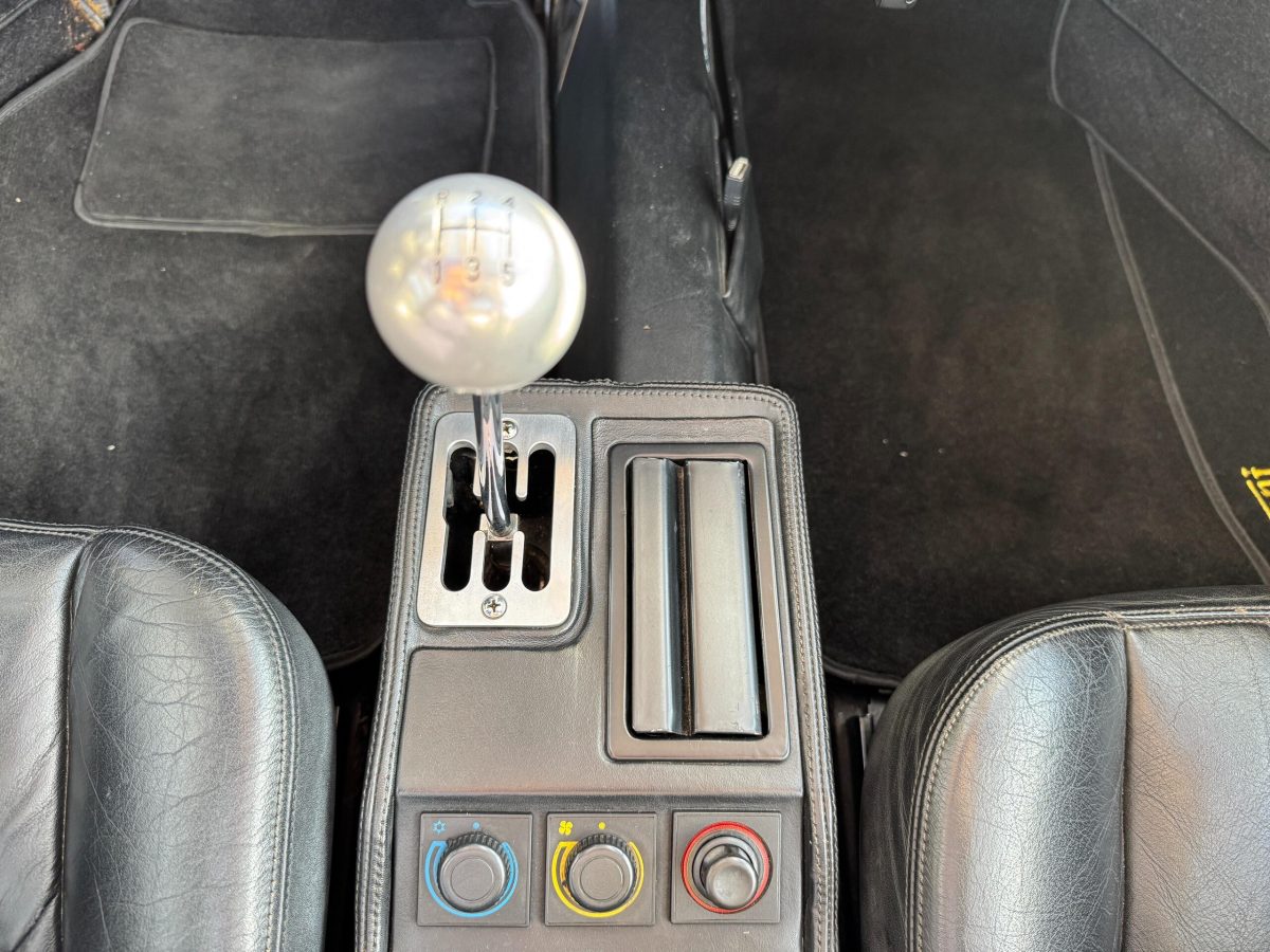 1990 Ferrari 328GTS — Photo 23 / 66