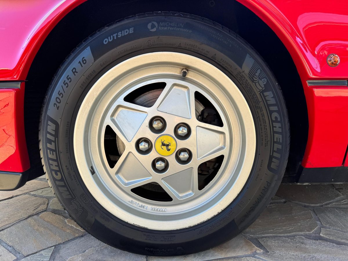 1990 Ferrari 328GTS — Photo 33 / 66