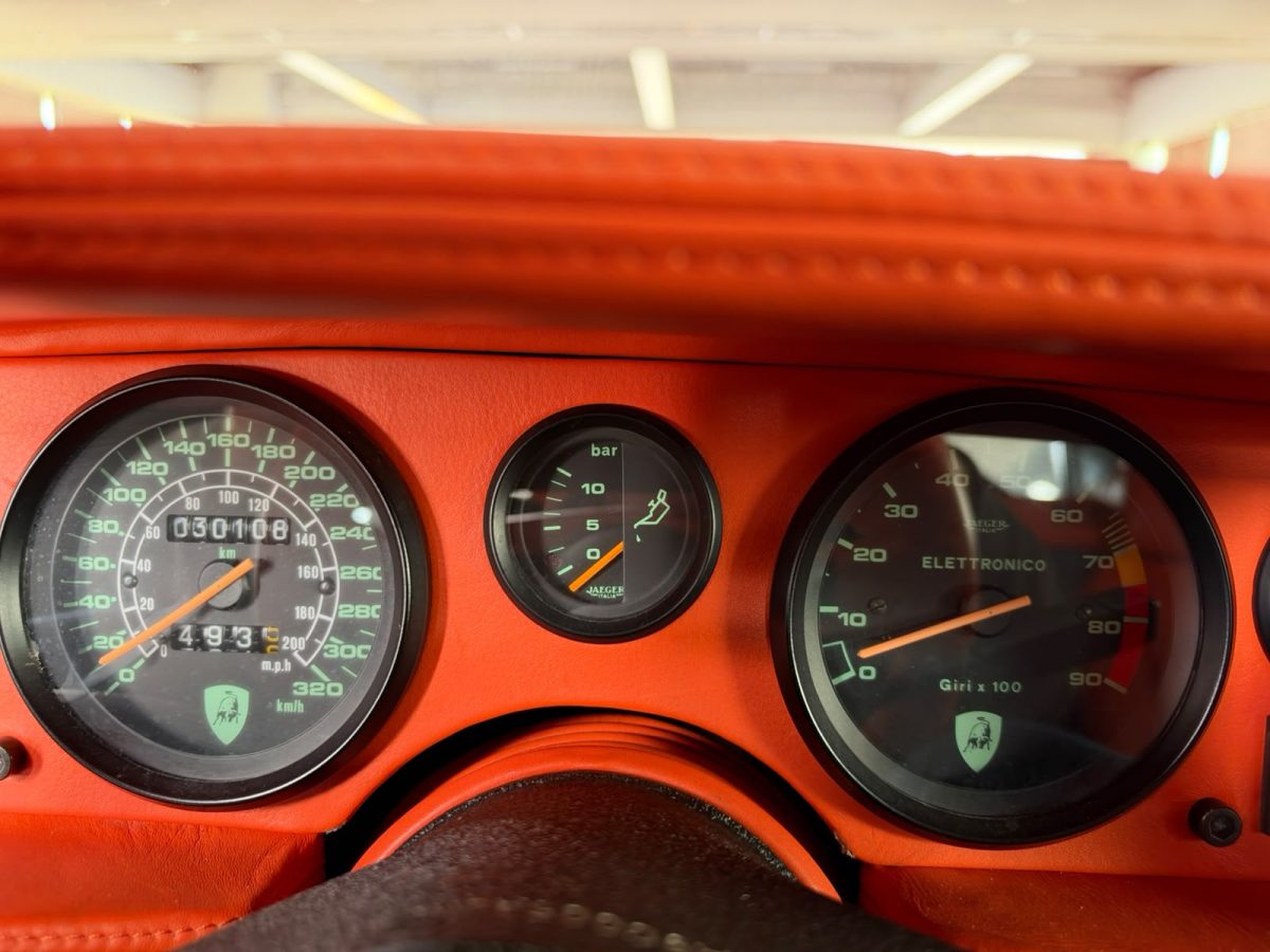 1990 Lamborghini Countach Anniversary Edition — Photo 8 / 15