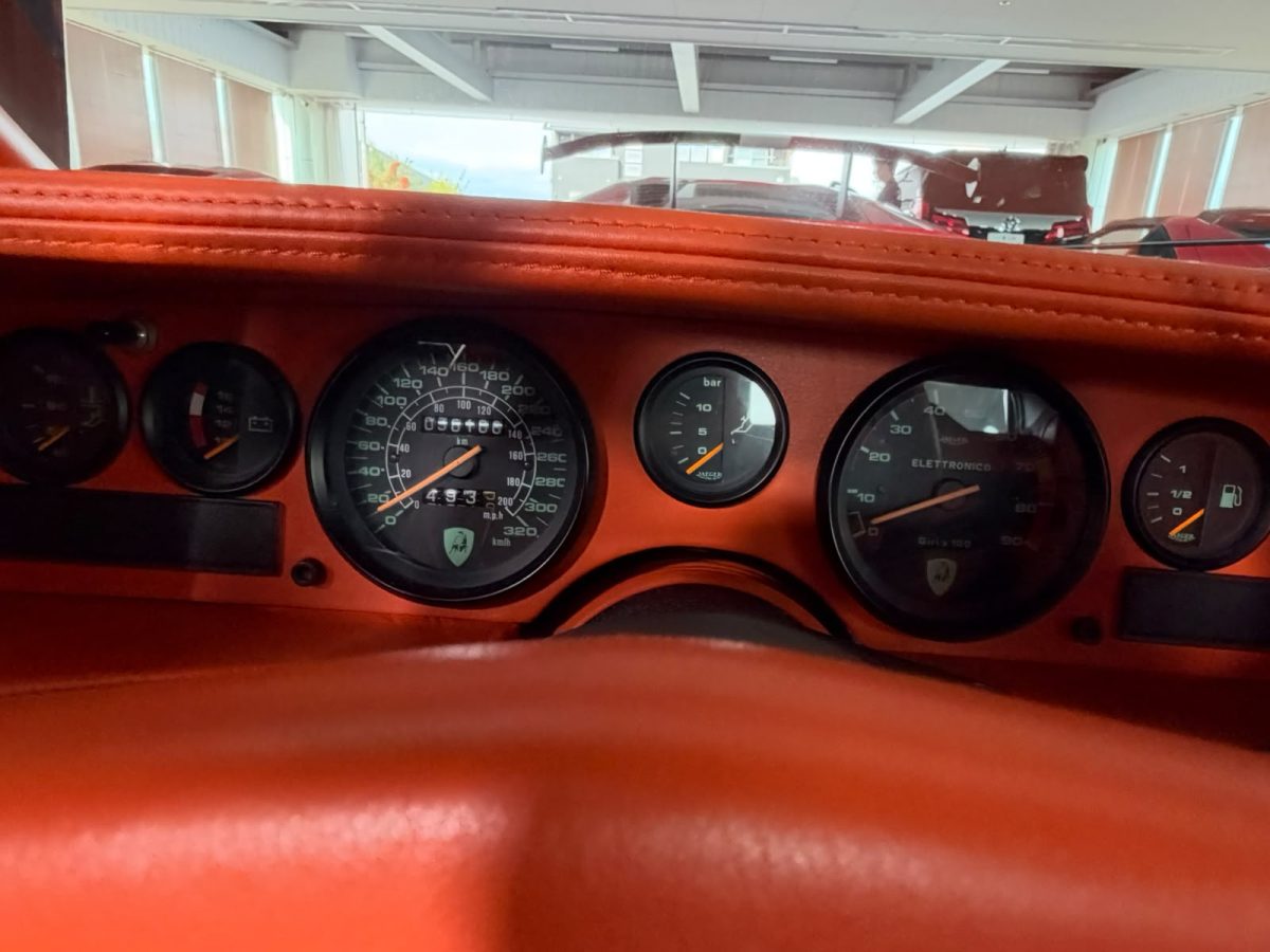1990 Lamborghini Countach Anniversary Edition — Photo 9 / 15