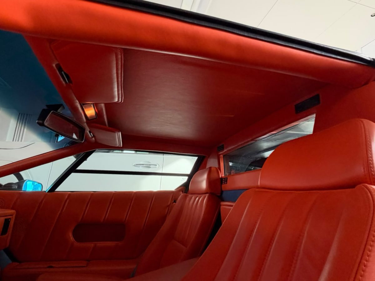 1990 Lamborghini Countach Anniversary Edition — Photo 10 / 15