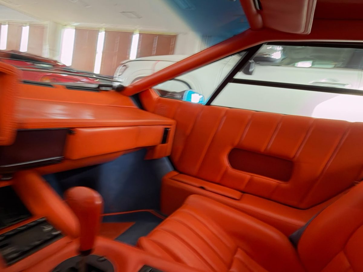 1990 Lamborghini Countach Anniversary Edition — Photo 11 / 15