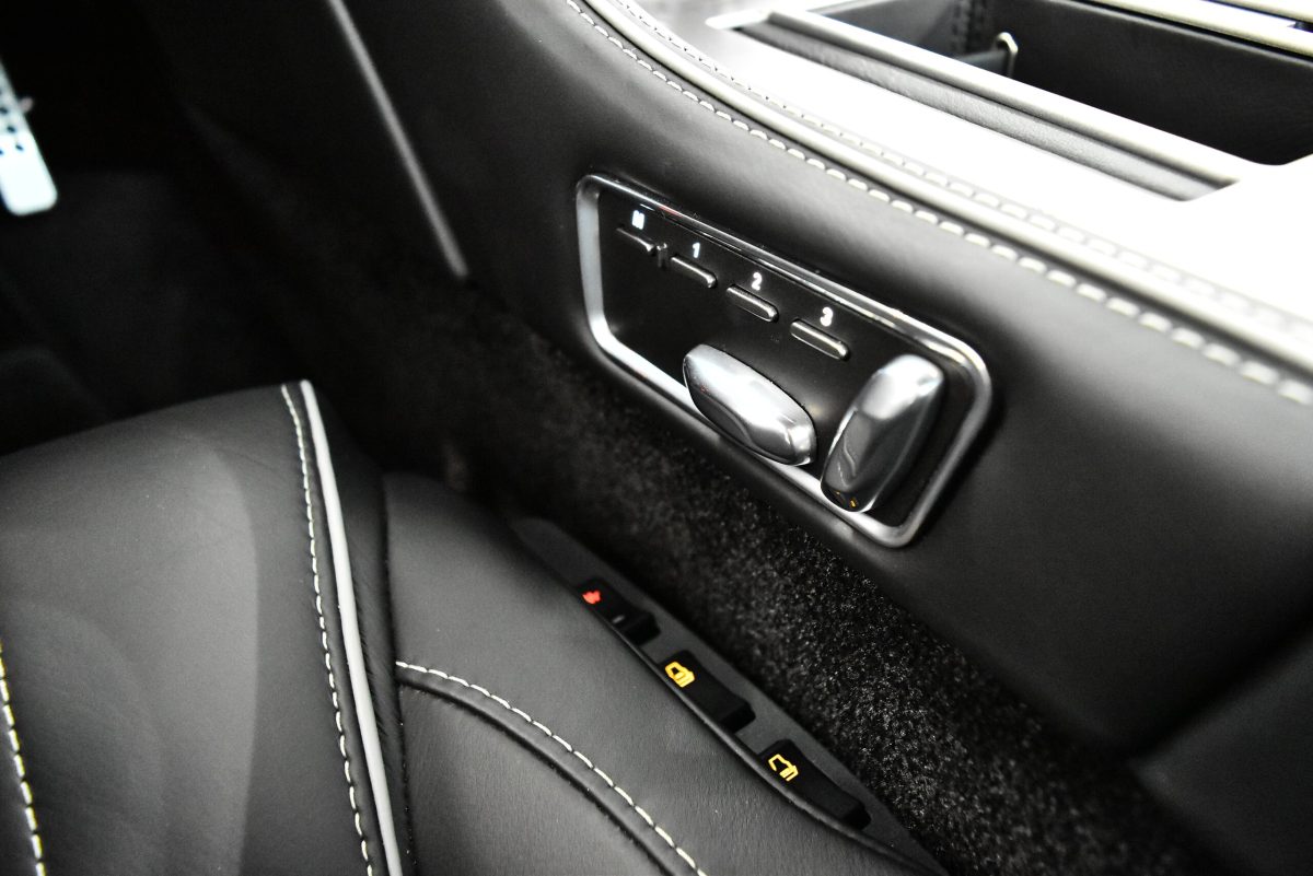 2012 Aston Martin DB9 — Photo 10 / 16