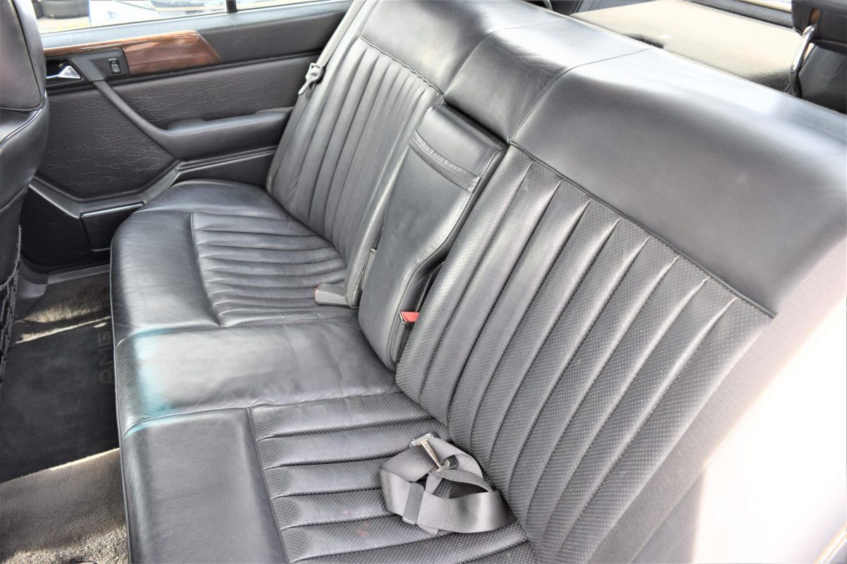 1988 Mercedes Benz 300E 3.2 AMG — Photo 15 / 20