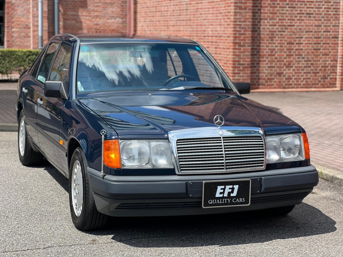 1988 Mercedes Benz 230E WDB1240231A707896 for sale in Japan