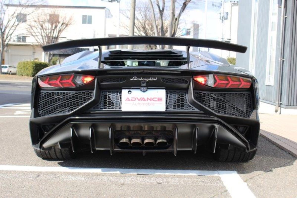 2017 Lamborghini Aventador SV — Photo 3 / 21