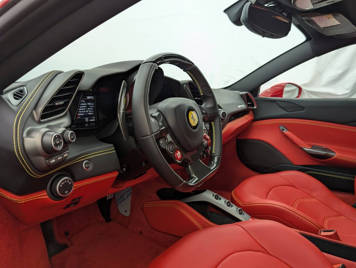 2016 Ferrari 488GTB — Photo 8 / 39