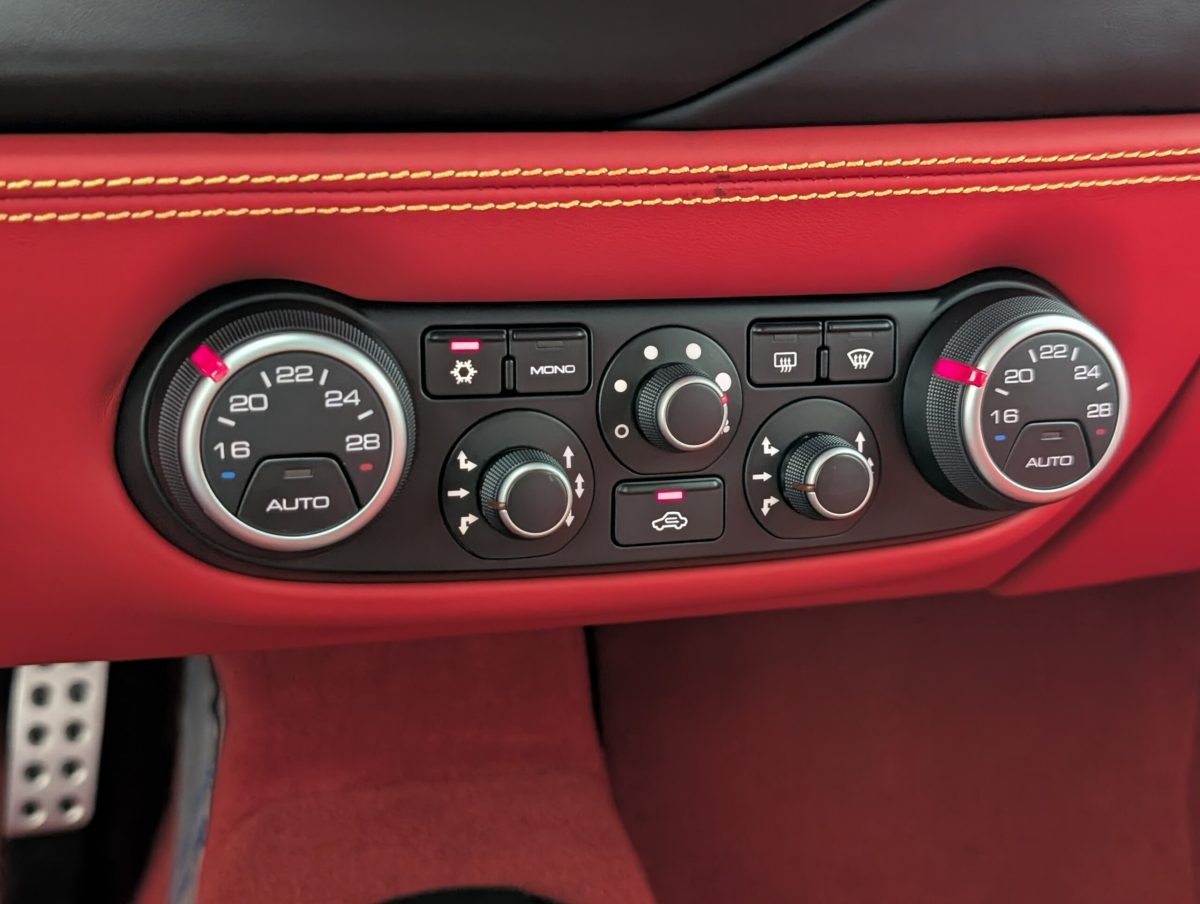 2016 Ferrari 488GTB — Photo 18 / 39