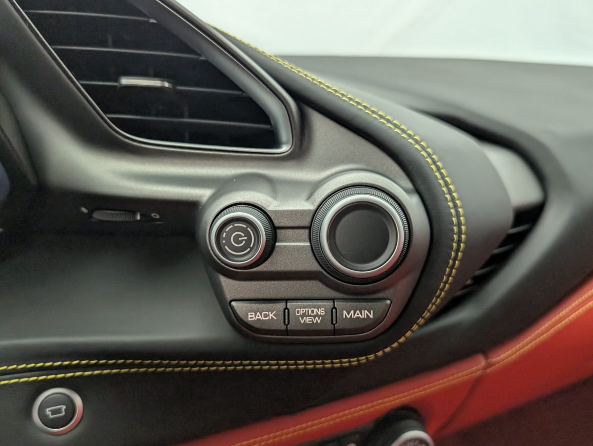2016 Ferrari 488GTB — Photo 27 / 39