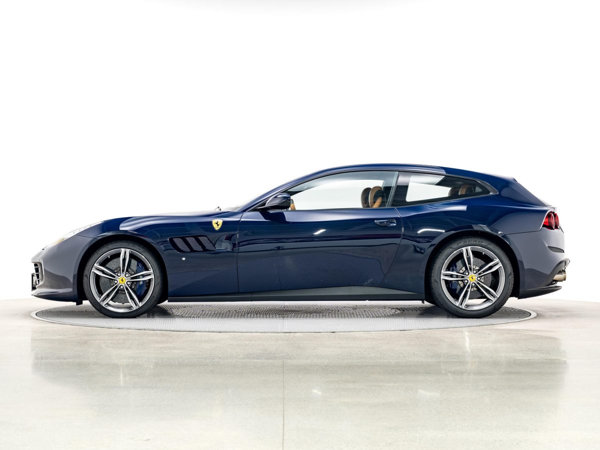 2017 Ferrari GTC4Lusso — Photo 3 / 30