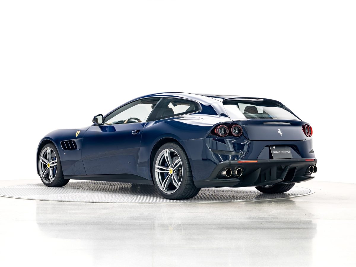 2017 Ferrari GTC4Lusso — Photo 4 / 30