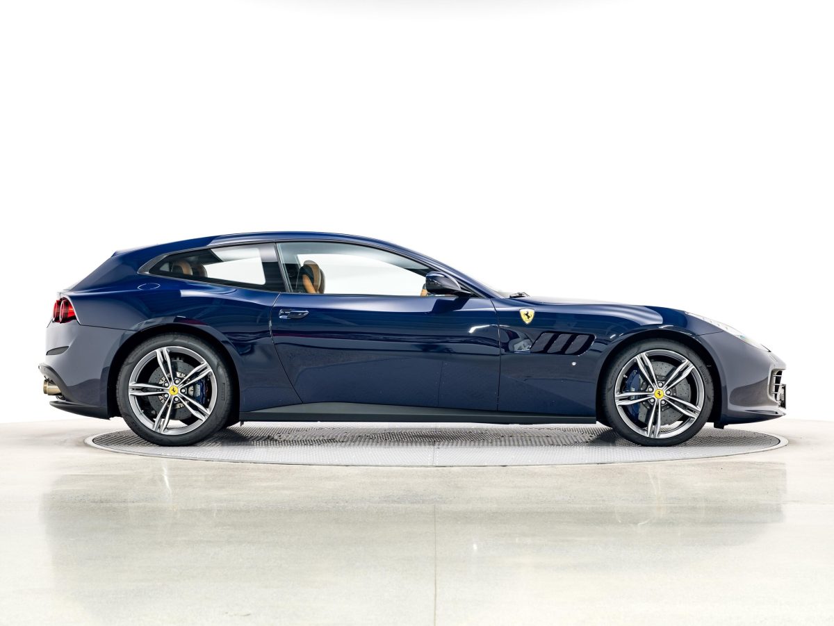 2017 Ferrari GTC4Lusso — Photo 6 / 30