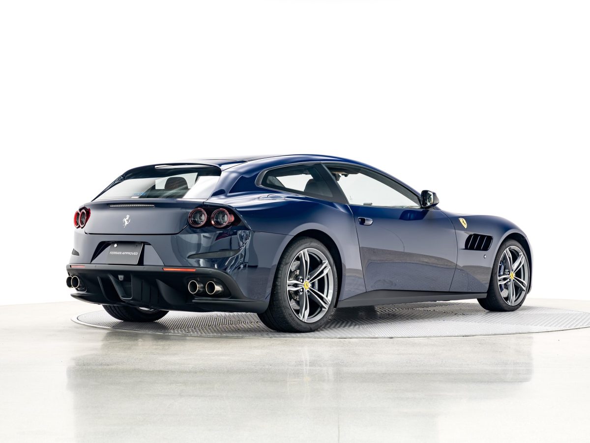 2017 Ferrari GTC4Lusso — Photo 7 / 30