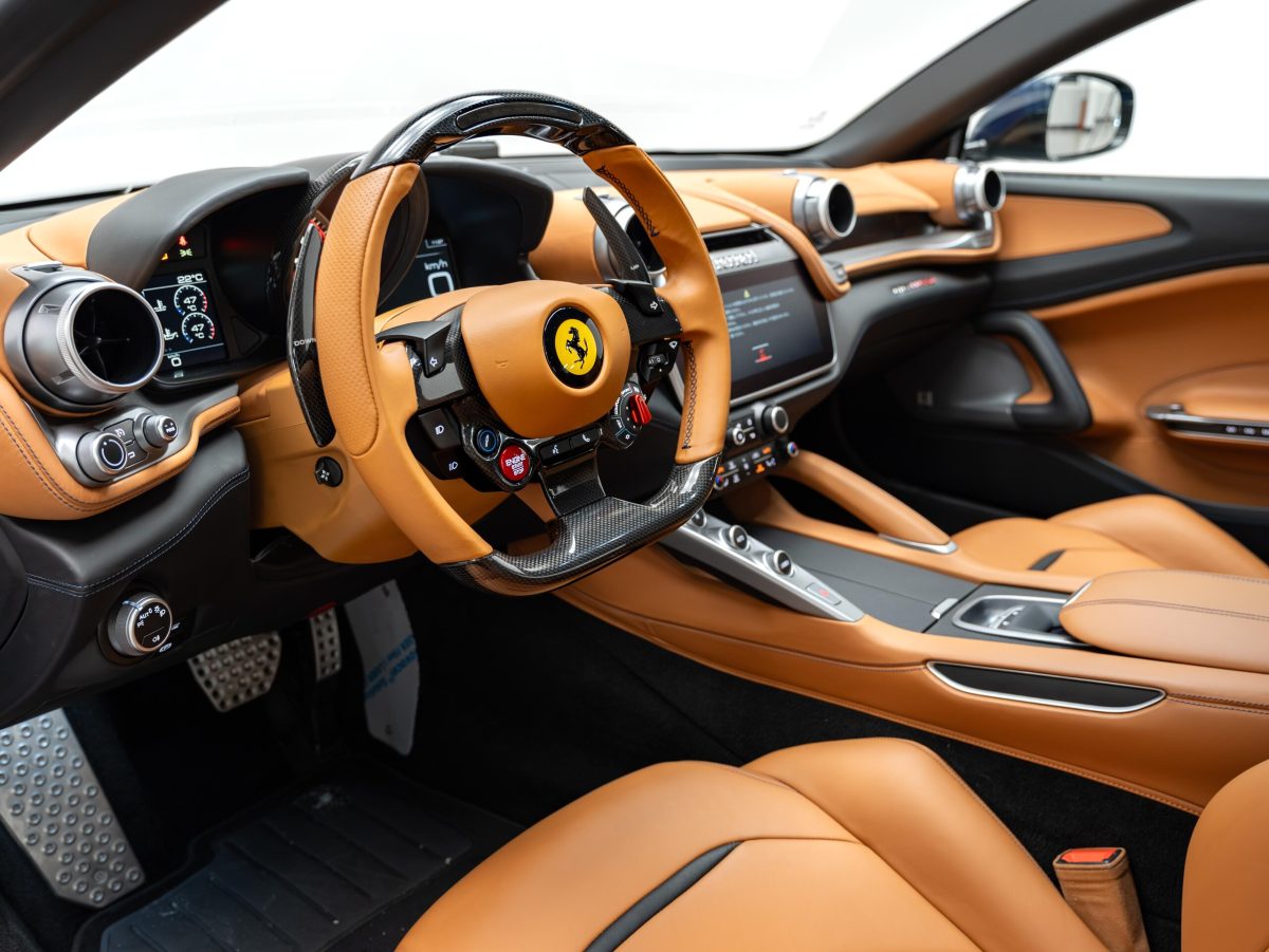 2017 Ferrari GTC4Lusso — Photo 8 / 30