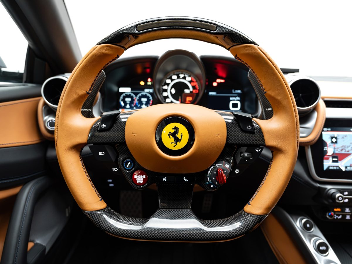 2017 Ferrari GTC4Lusso — Photo 10 / 30