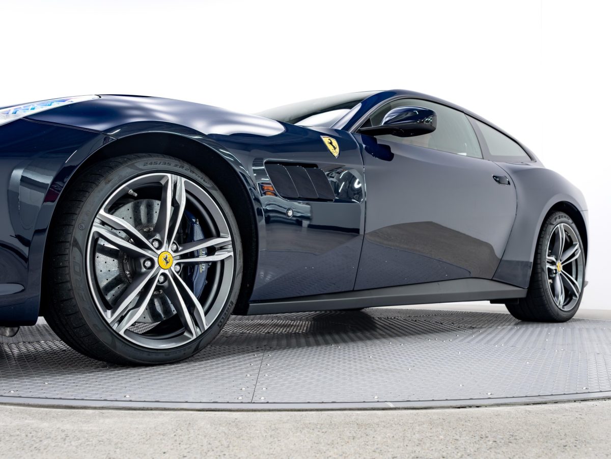 2017 Ferrari GTC4Lusso — Photo 26 / 30