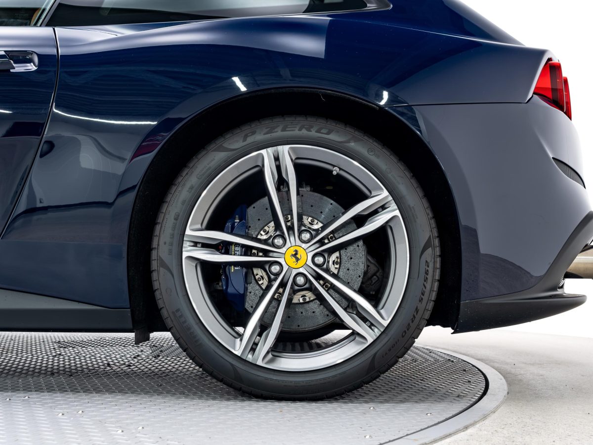 2017 Ferrari GTC4Lusso — Photo 27 / 30