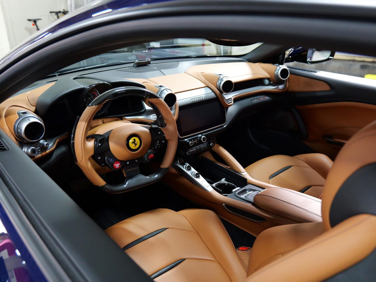 2017 Ferrari GTC4Lusso — Photo 3 / 8
