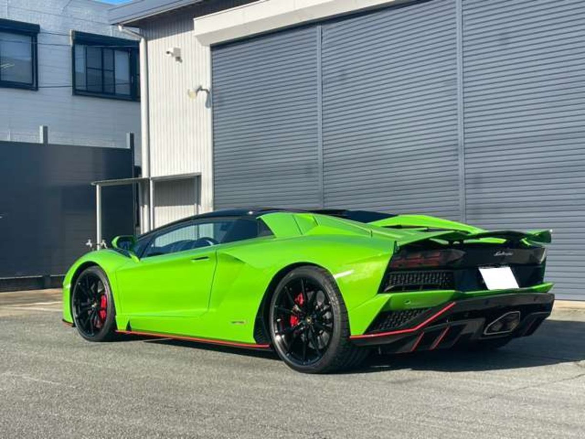 2019 Lamborghini Aventador Roadster S — Photo 4 / 57