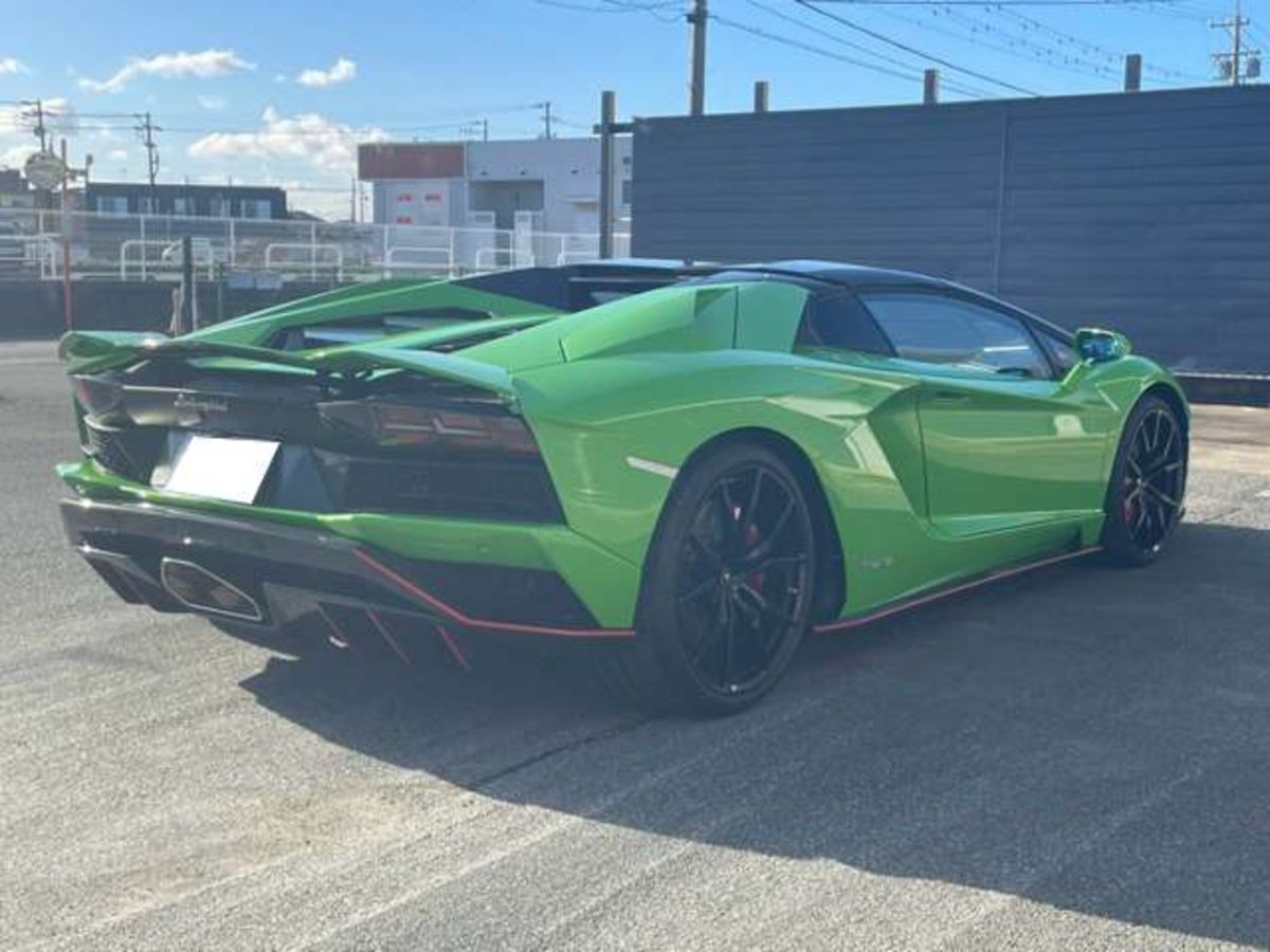 2019 Lamborghini Aventador Roadster S — Photo 6 / 57