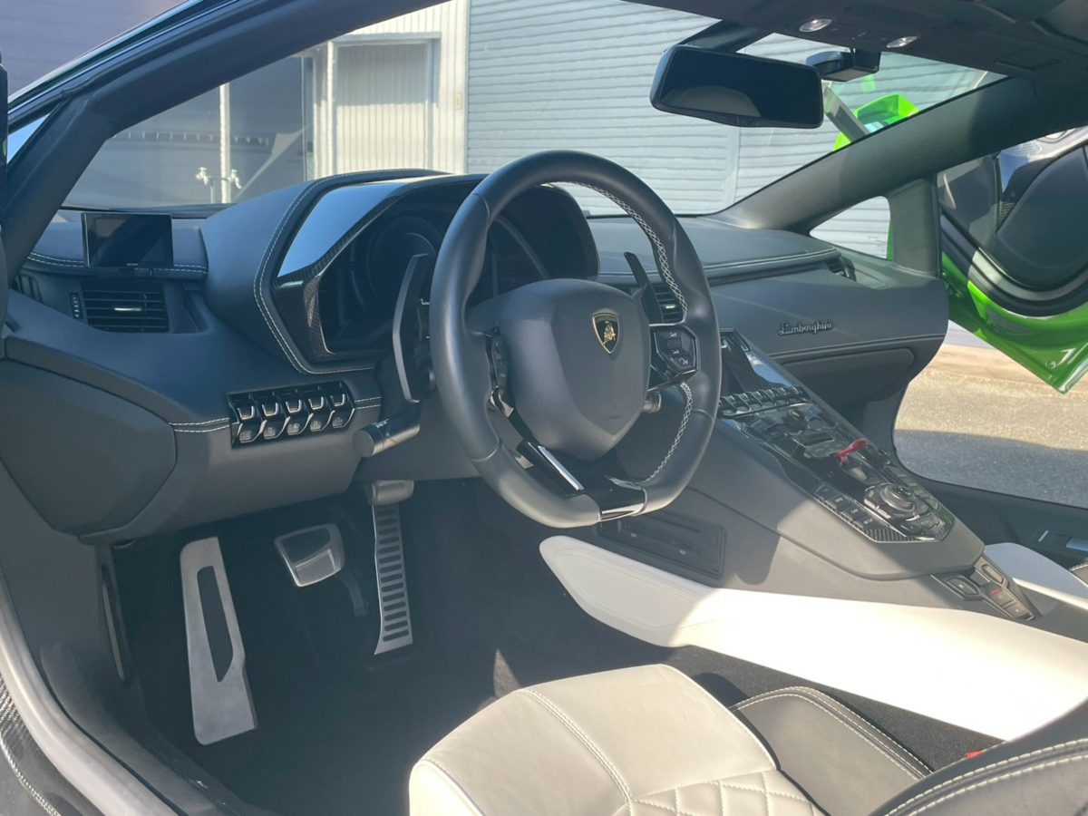2019 Lamborghini Aventador Roadster S — Photo 8 / 57