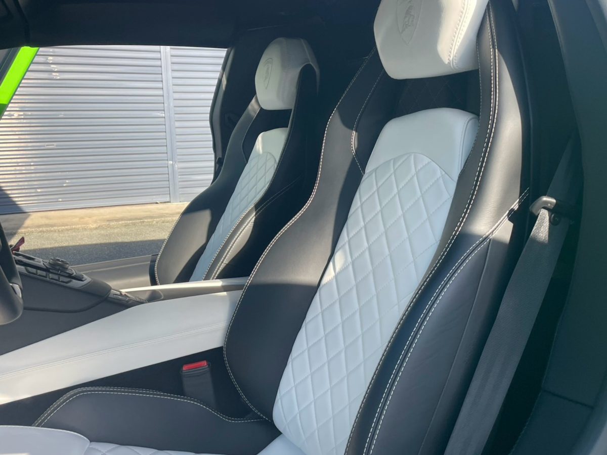 2019 Lamborghini Aventador Roadster S — Photo 9 / 57