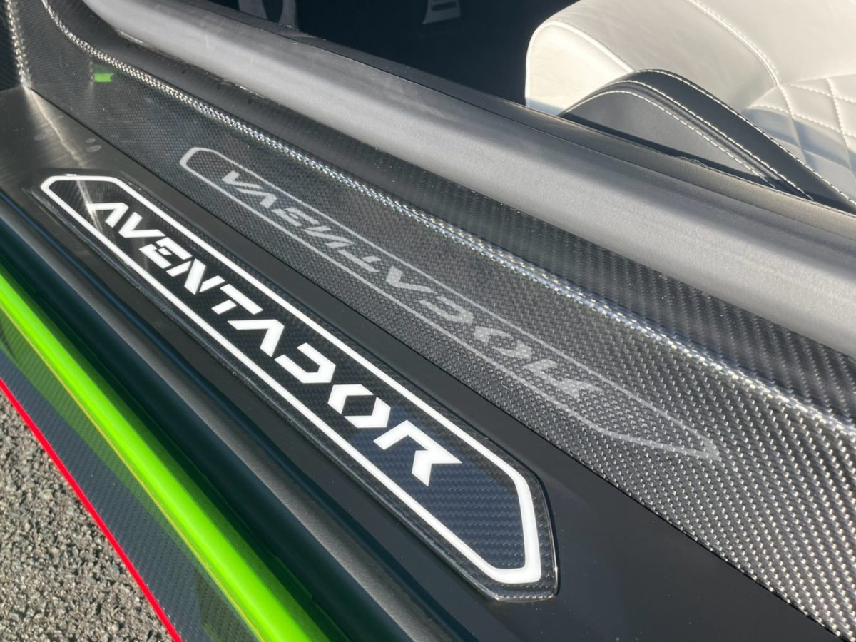 2019 Lamborghini Aventador Roadster S — Photo 18 / 57