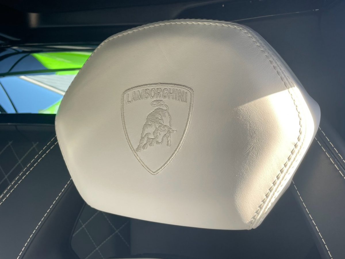 2019 Lamborghini Aventador Roadster S — Photo 20 / 57