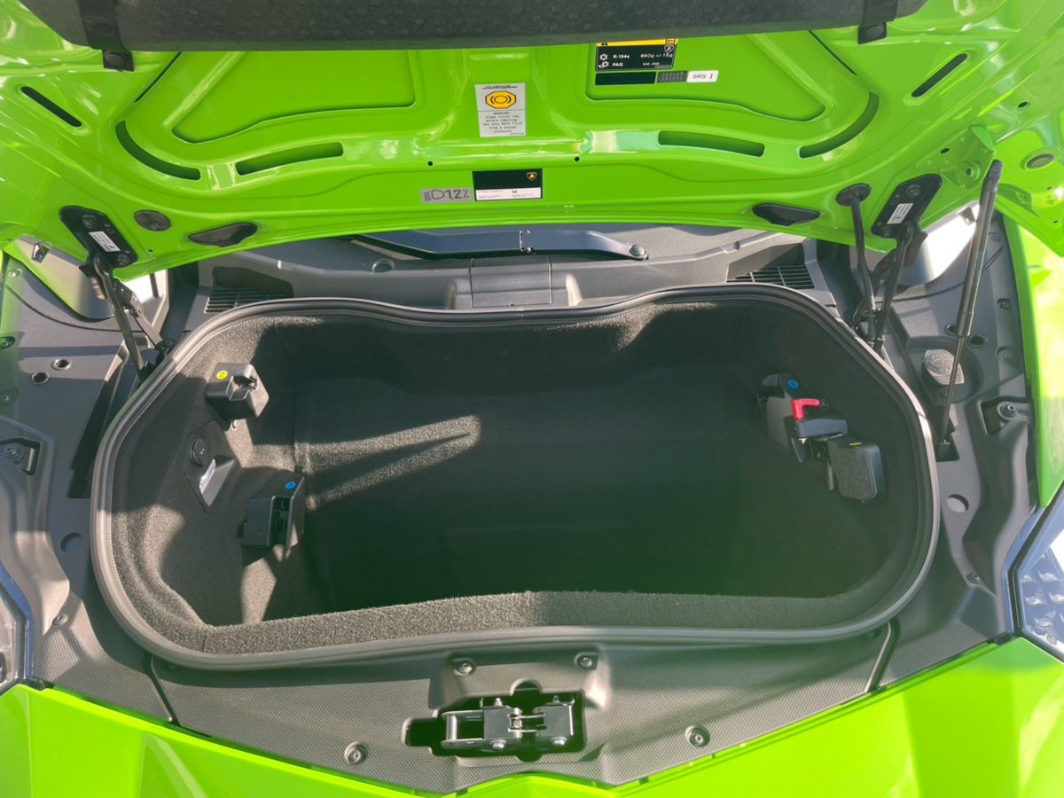 2019 Lamborghini Aventador Roadster S — Photo 34 / 57