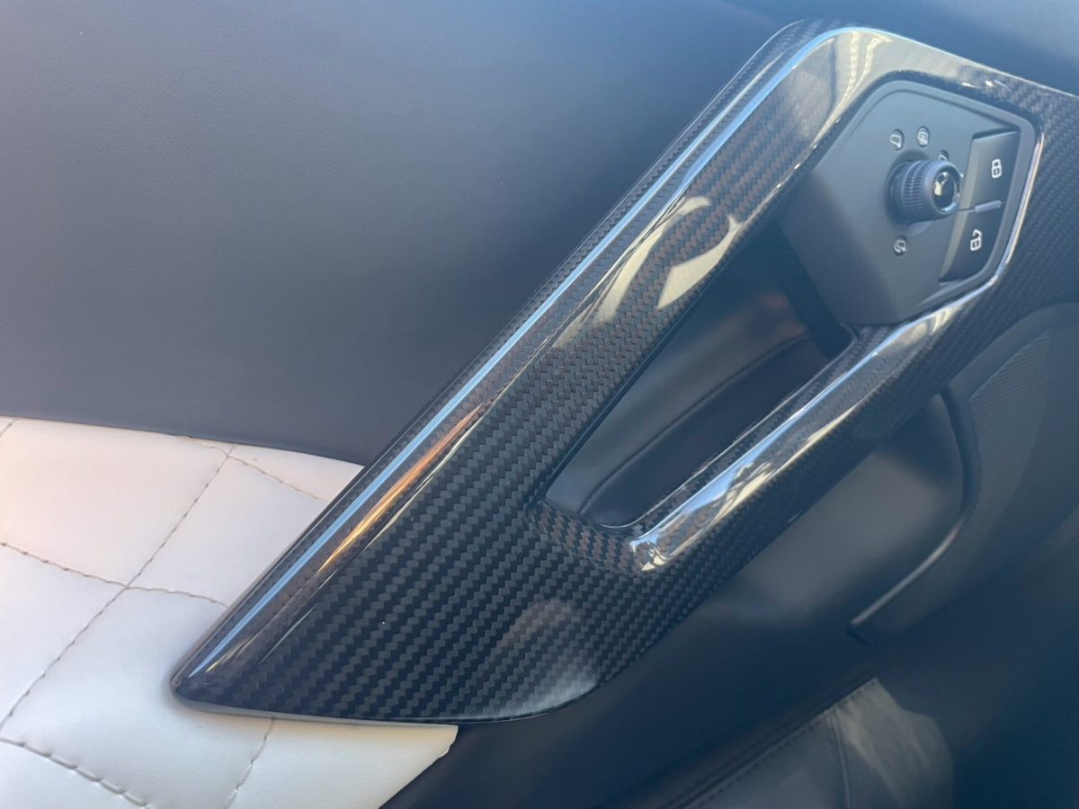 2019 Lamborghini Aventador Roadster S — Photo 35 / 57