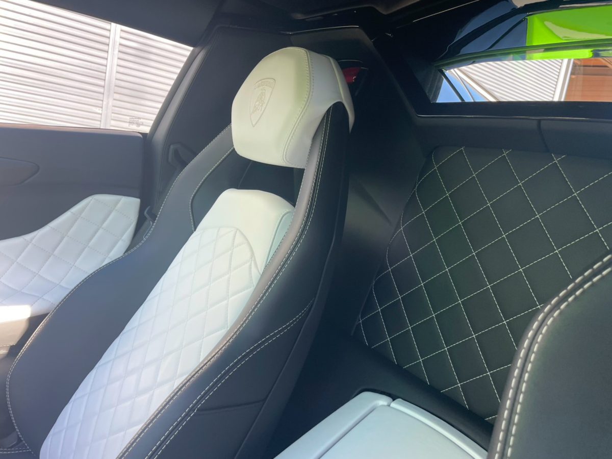 2019 Lamborghini Aventador Roadster S — Photo 36 / 57