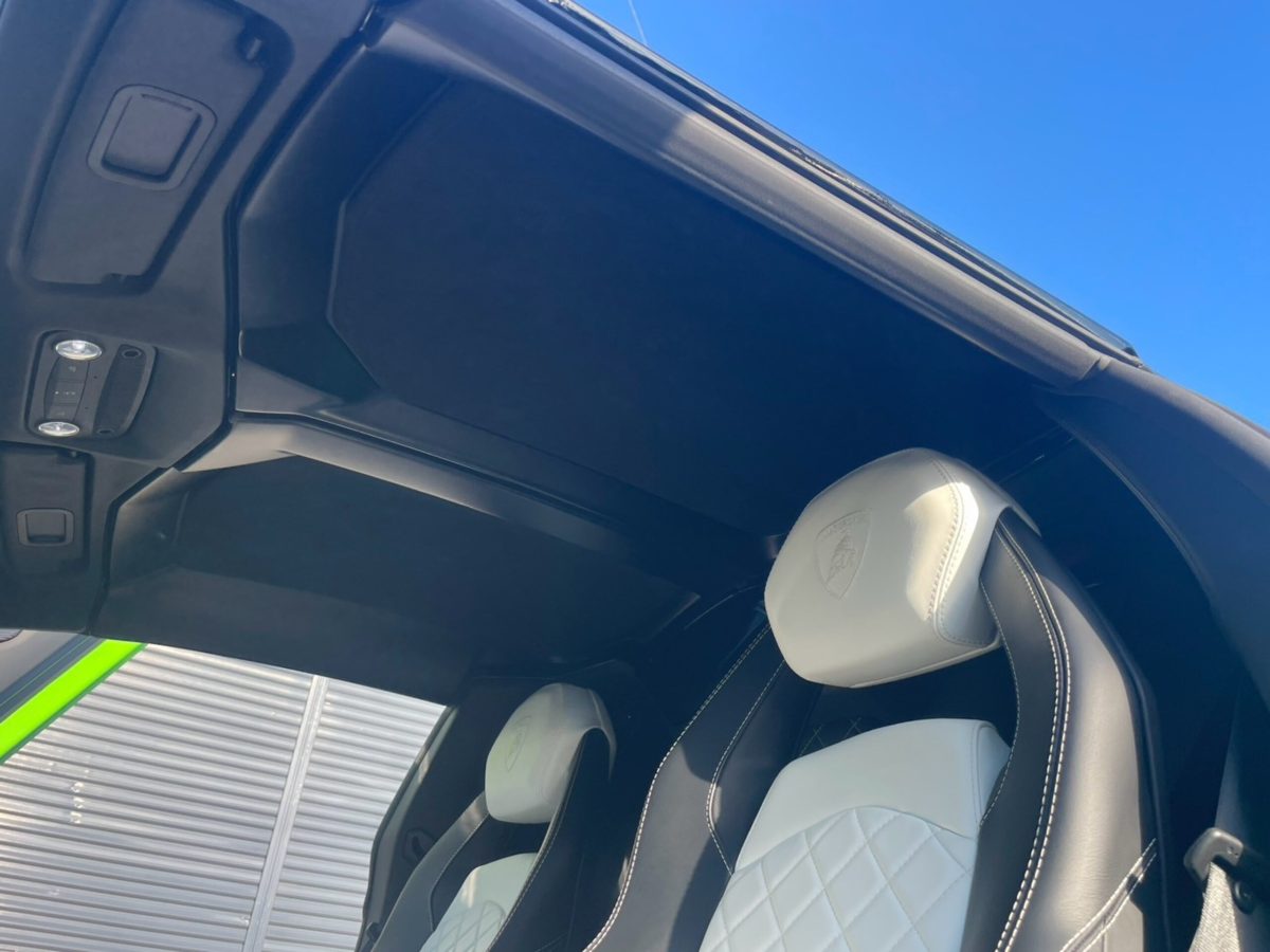 2019 Lamborghini Aventador Roadster S — Photo 39 / 57