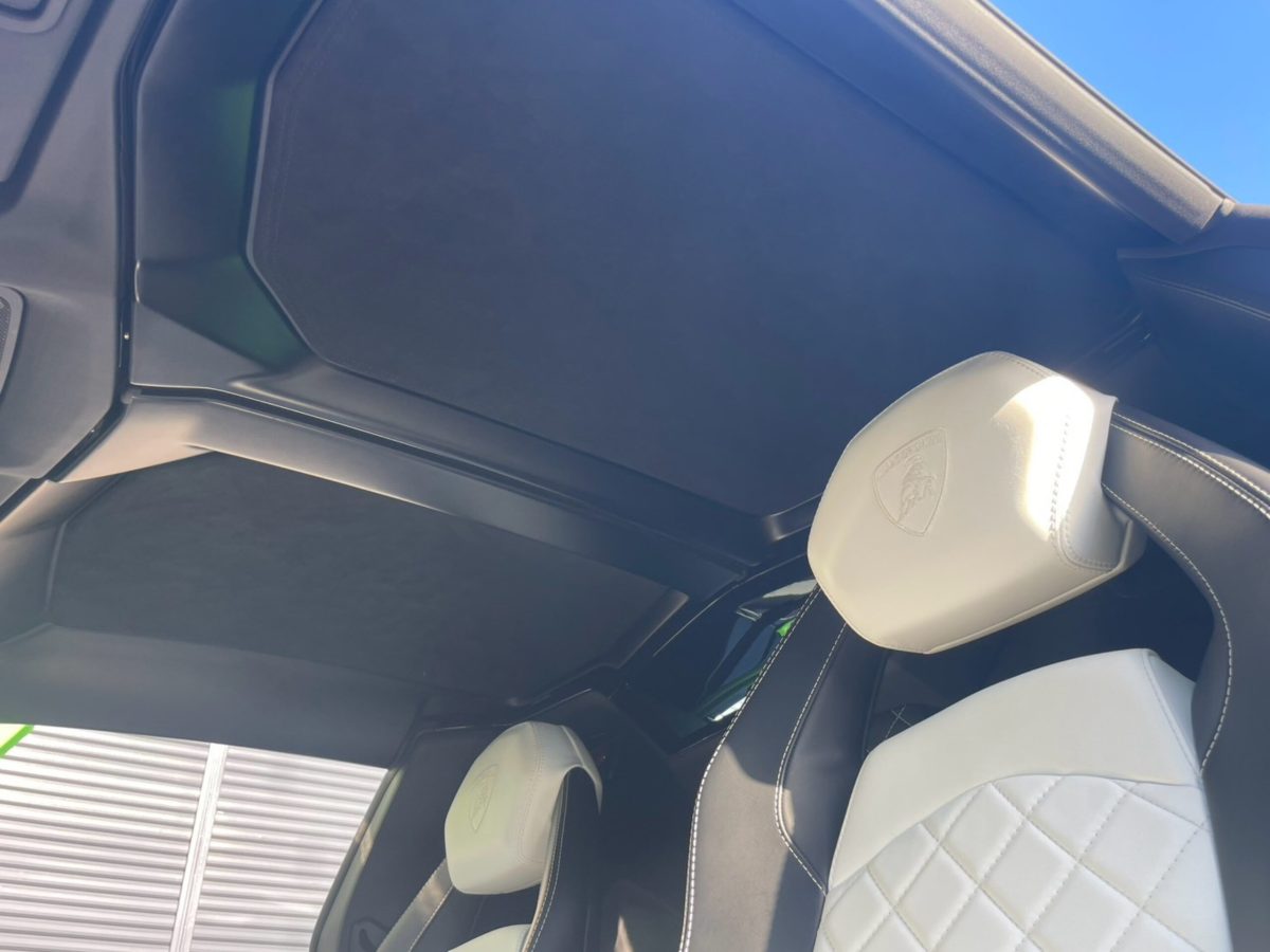 2019 Lamborghini Aventador Roadster S — Photo 40 / 57