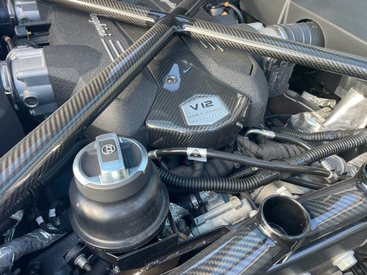 2019 Lamborghini Aventador Roadster S — Photo 42 / 57
