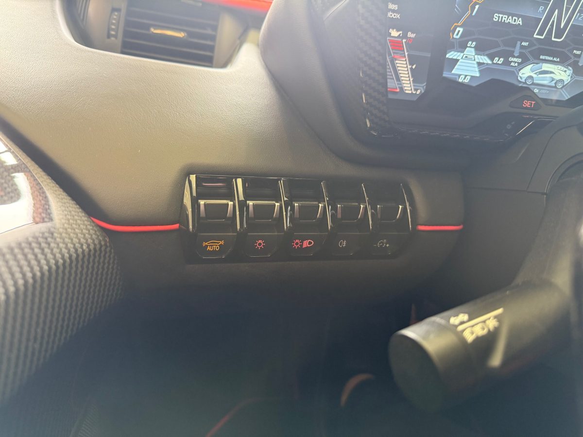 2019 Lamborghini Aventador SVJ — Photo 21 / 22